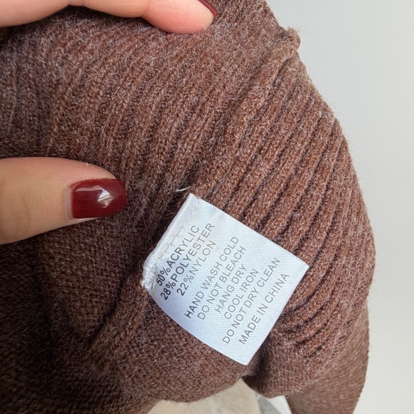 Mod Ref Open Back Sweater Size Medium - Picture 5 of 6